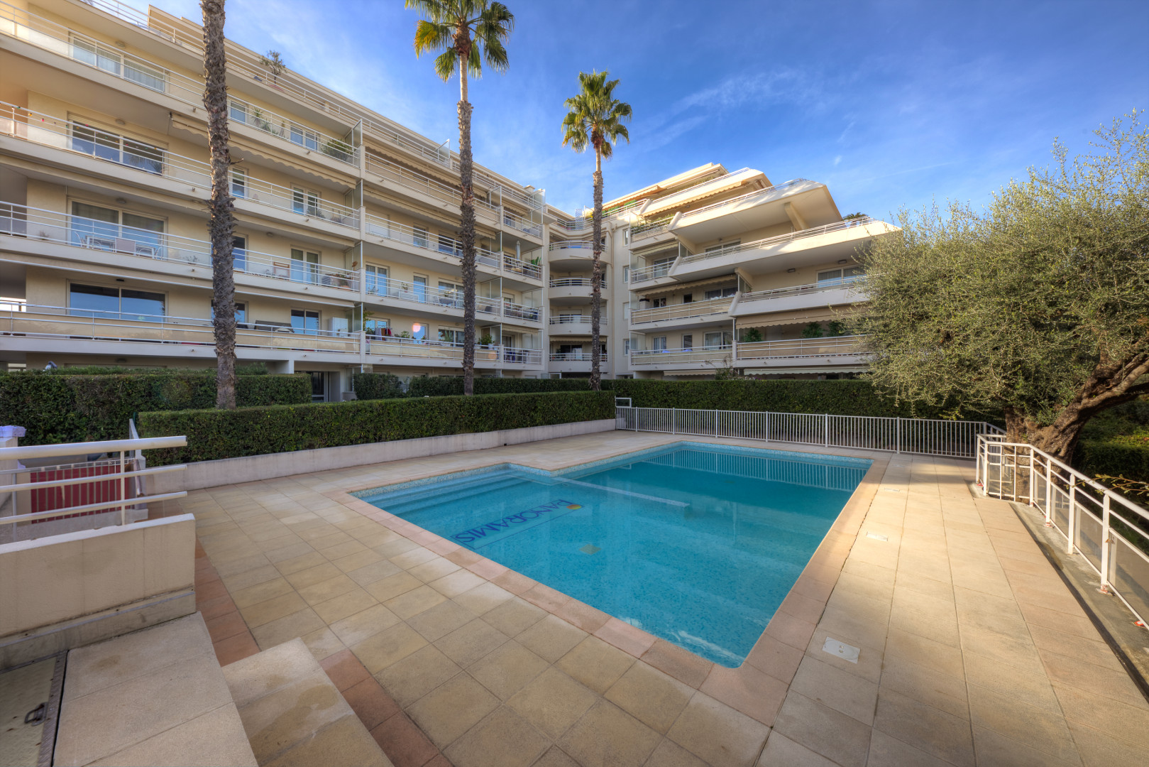 
                                                Vente
                                                 .