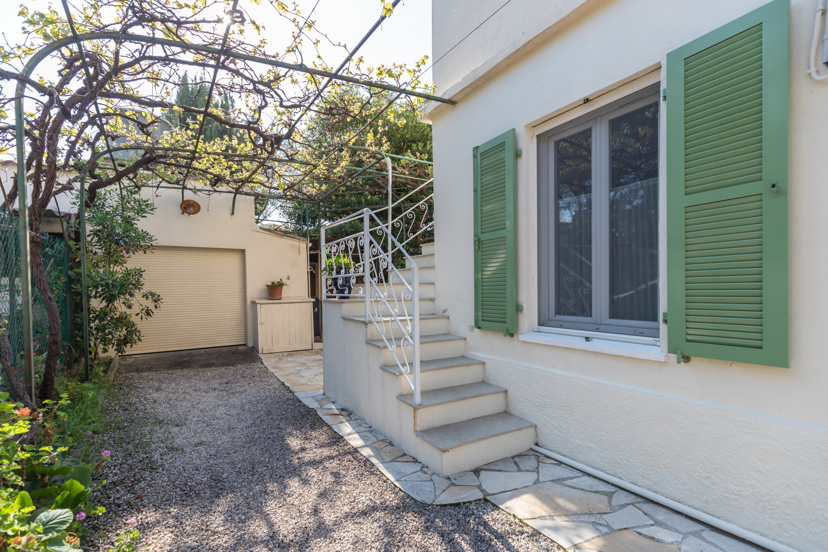 
                                                Location
                                                 .