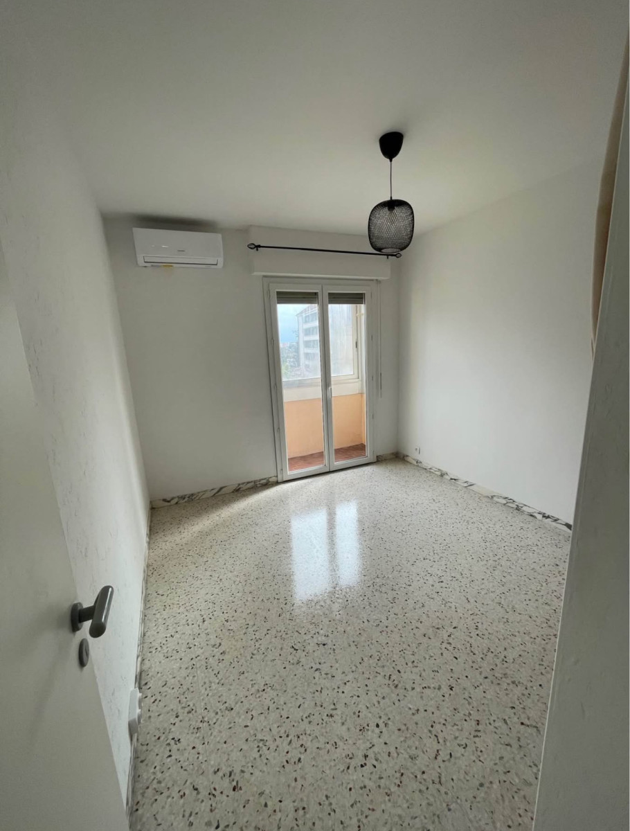 
                                                Vente
                                                 .