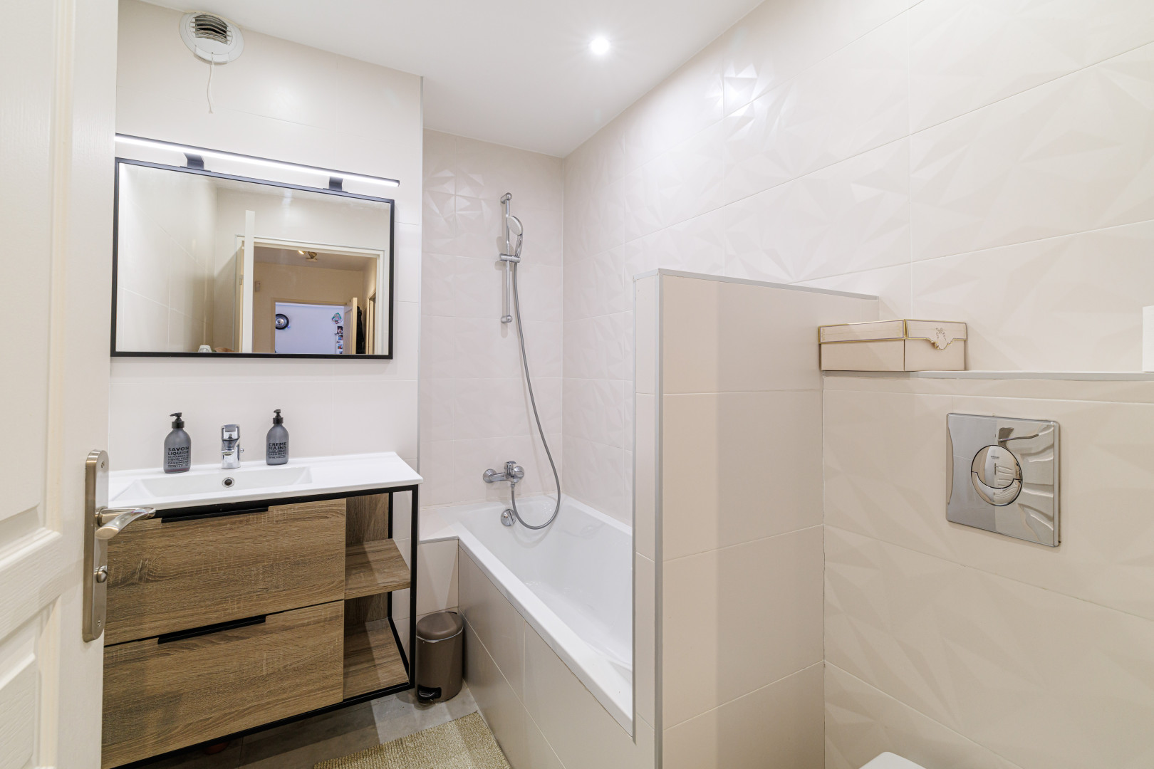 
                                                Vente
                                                 .