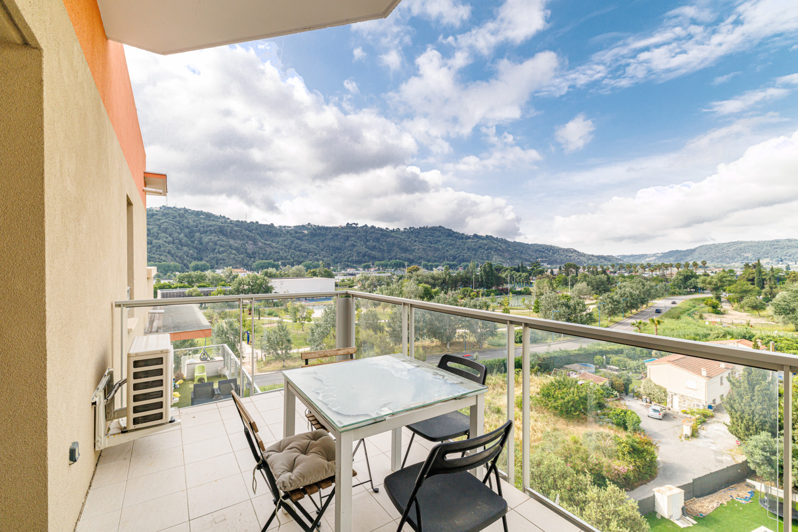 
                                                Vente
                                                 .