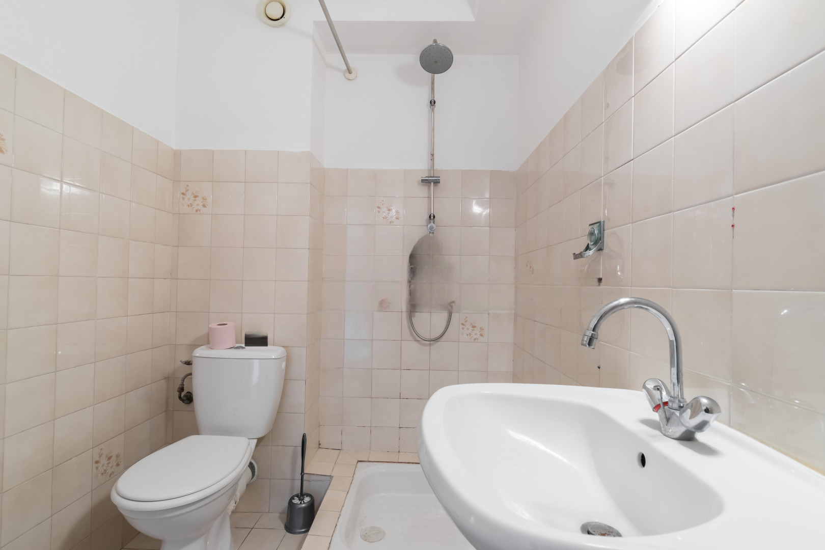 
                                                Location
                                                 .