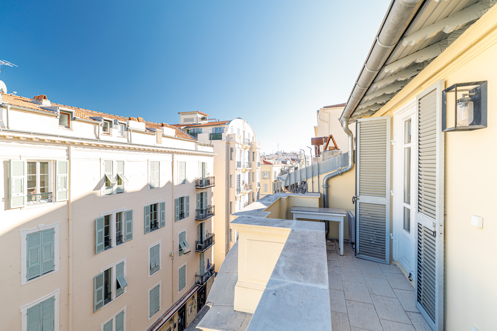 
                                                Location
                                                 .