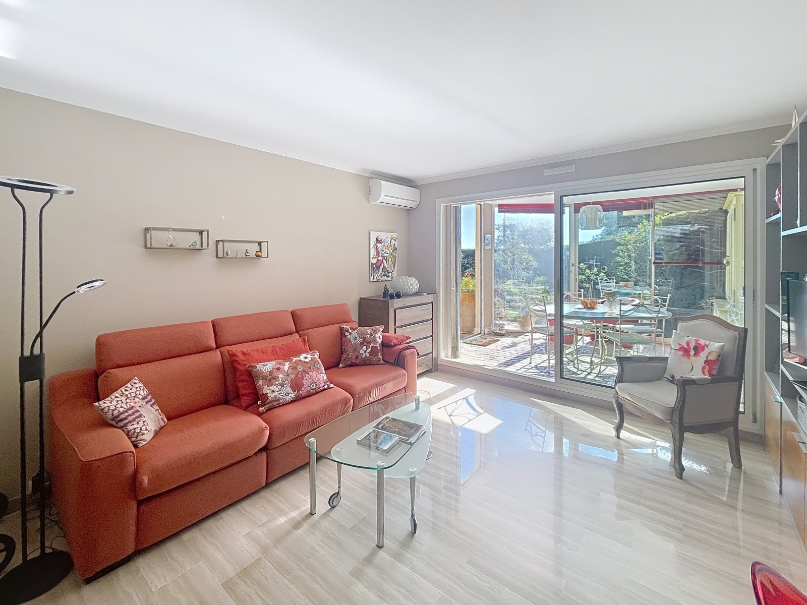 
                                                Vente
                                                 .