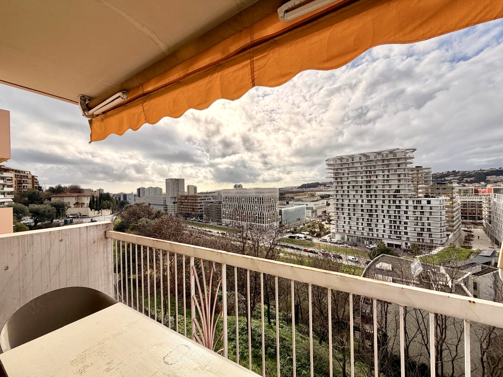 
                                                Vente
                                                 .