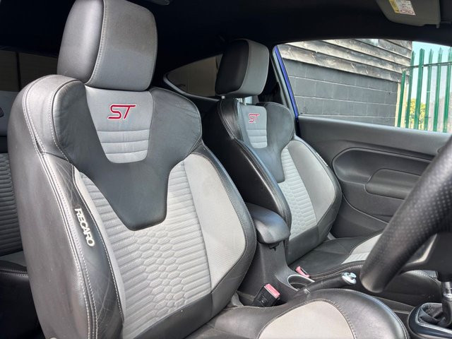 
                                                Voiture
                                                 1.6T EcoBoost ST-2 Hatchback 3dr Petrol Manual Euro 6 (182 ps)
