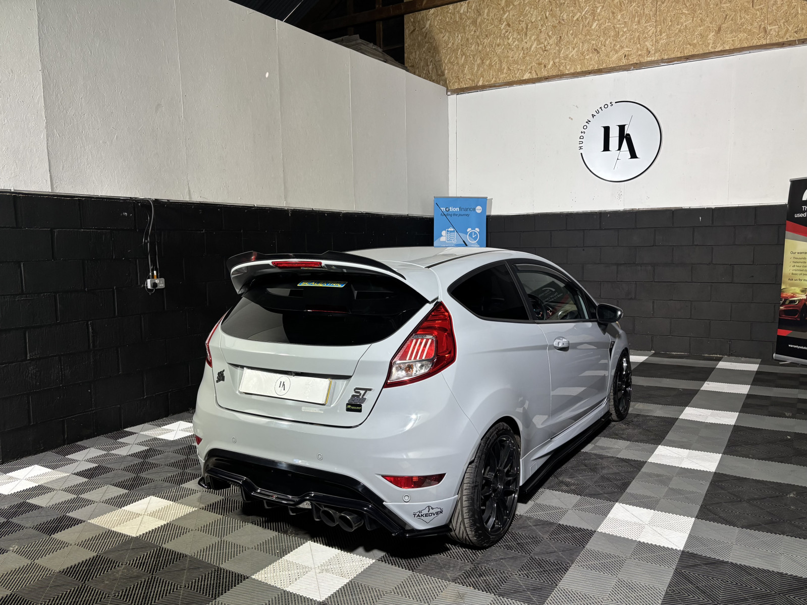 
                                                Voiture
                                                 1.6T EcoBoost ST-200 Hatchback 3dr Petrol Manual Euro 6 (200 ps)