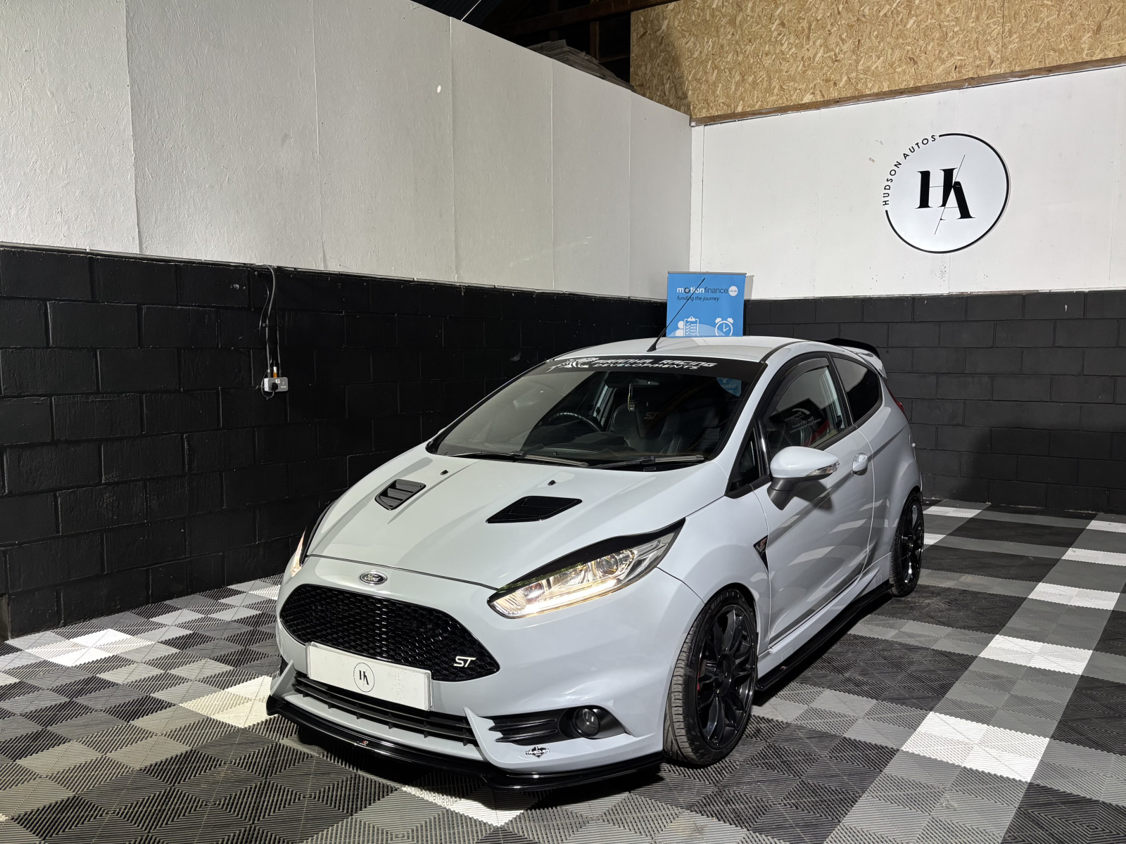 
                                                Voiture
                                                 1.6T EcoBoost ST-200 Hatchback 3dr Petrol Manual Euro 6 (200 ps)