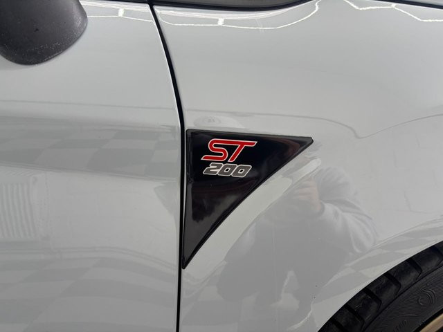 
                                                Voiture
                                                 1.6T EcoBoost ST-200 Hatchback 3dr Petrol Manual Euro 6 (200 ps)