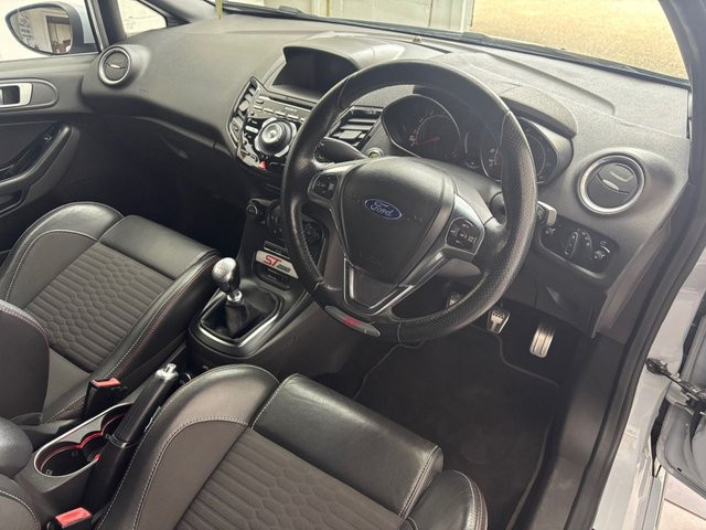 
                                                Voiture
                                                 1.6T EcoBoost ST-200 Hatchback 3dr Petrol Manual Euro 6 (200 ps)