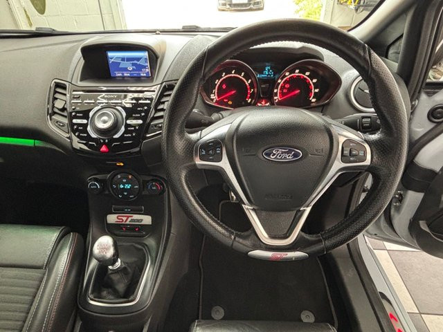 
                                                Voiture
                                                 1.6T EcoBoost ST-200 Hatchback 3dr Petrol Manual Euro 6 (200 ps)
