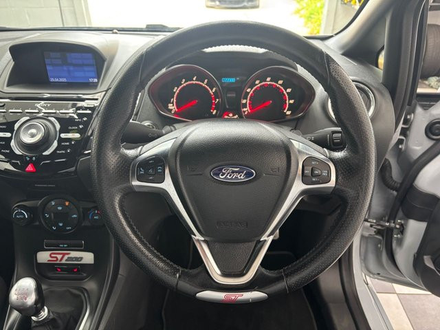
                                                Voiture
                                                 1.6T EcoBoost ST-200 Hatchback 3dr Petrol Manual Euro 6 (200 ps)
