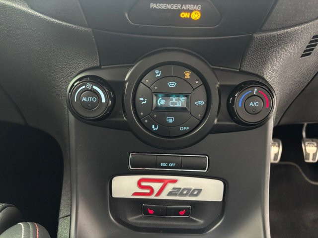 
                                                Voiture
                                                 1.6T EcoBoost ST-200 Hatchback 3dr Petrol Manual Euro 6 (200 ps)