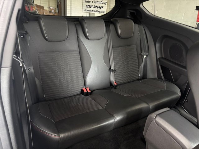 
                                                Voiture
                                                 1.6T EcoBoost ST-200 Hatchback 3dr Petrol Manual Euro 6 (200 ps)