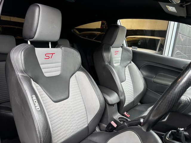 
                                                Voiture
                                                 1.6T EcoBoost ST-3 Hatchback 3dr Petrol Manual Euro 6 (182 ps)