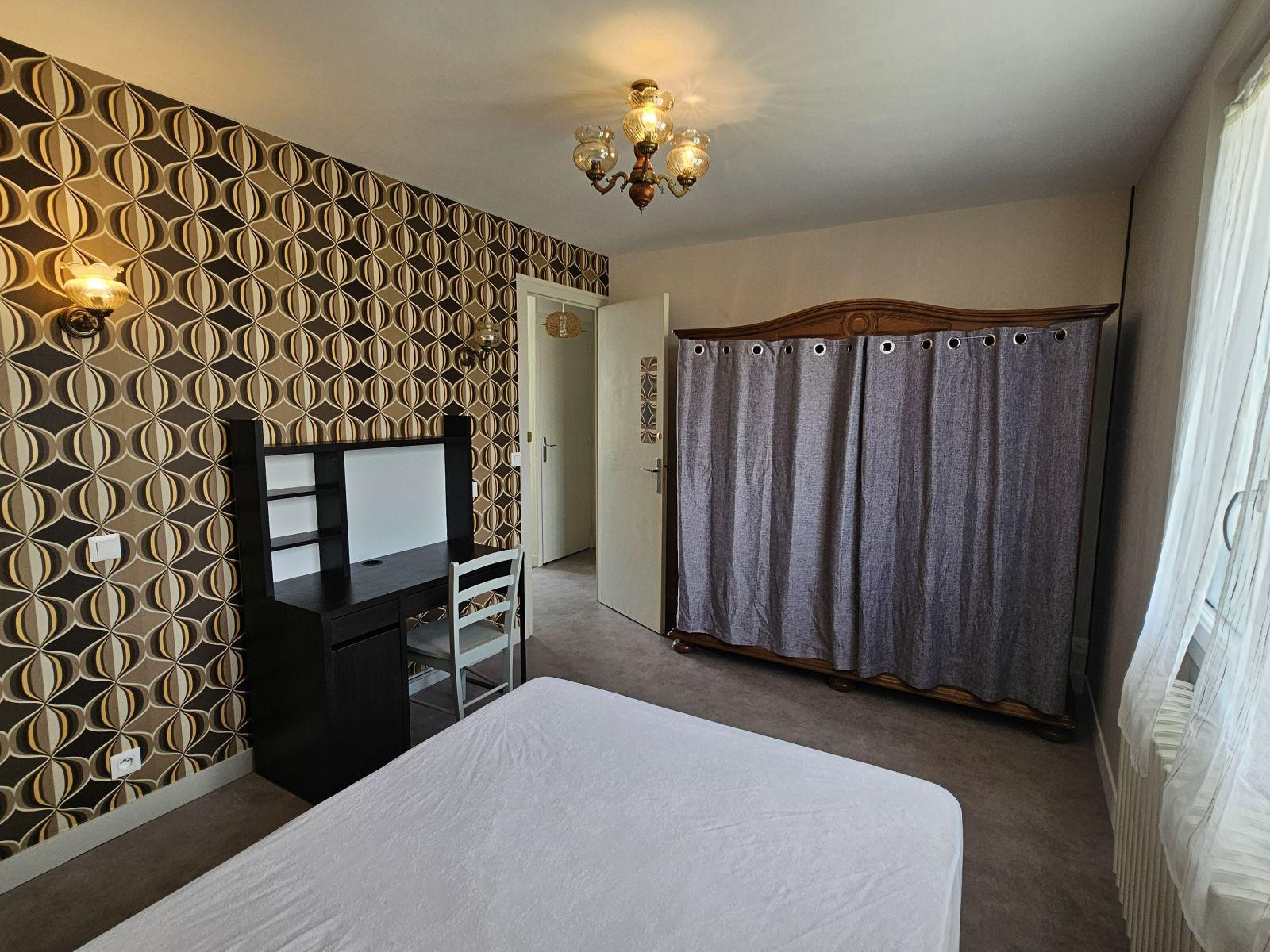 
                                                Colocation
                                                 1 ch dispo / 4 coloc mixte Poit-Ouest jardin s/sol