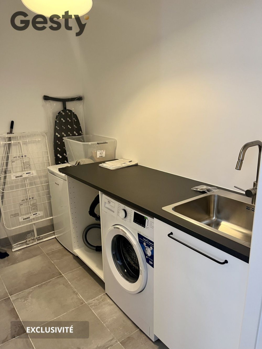 
                                                Colocation
                                                 1 chambre avec salle de bain privée Via Silva