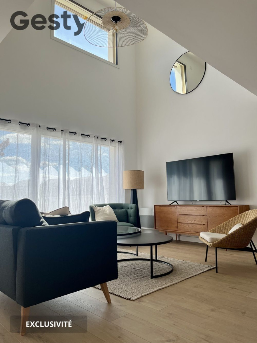 
                                                Colocation
                                                 1 chambre avec salle de bain privée Via Silva