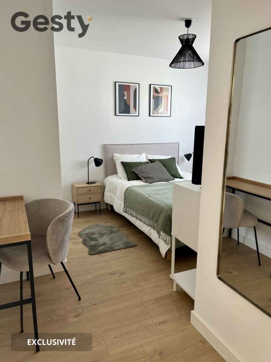 
                                                Colocation
                                                 1 chambre avec salle de bain privée Via Silva