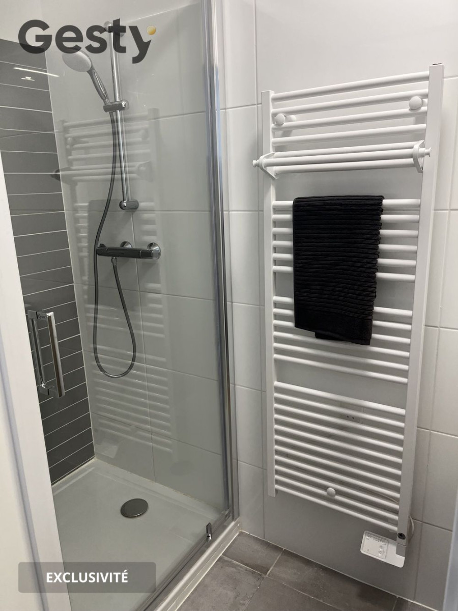 
                                                Colocation
                                                 1 chambre avec salle de bain privée Via Silva