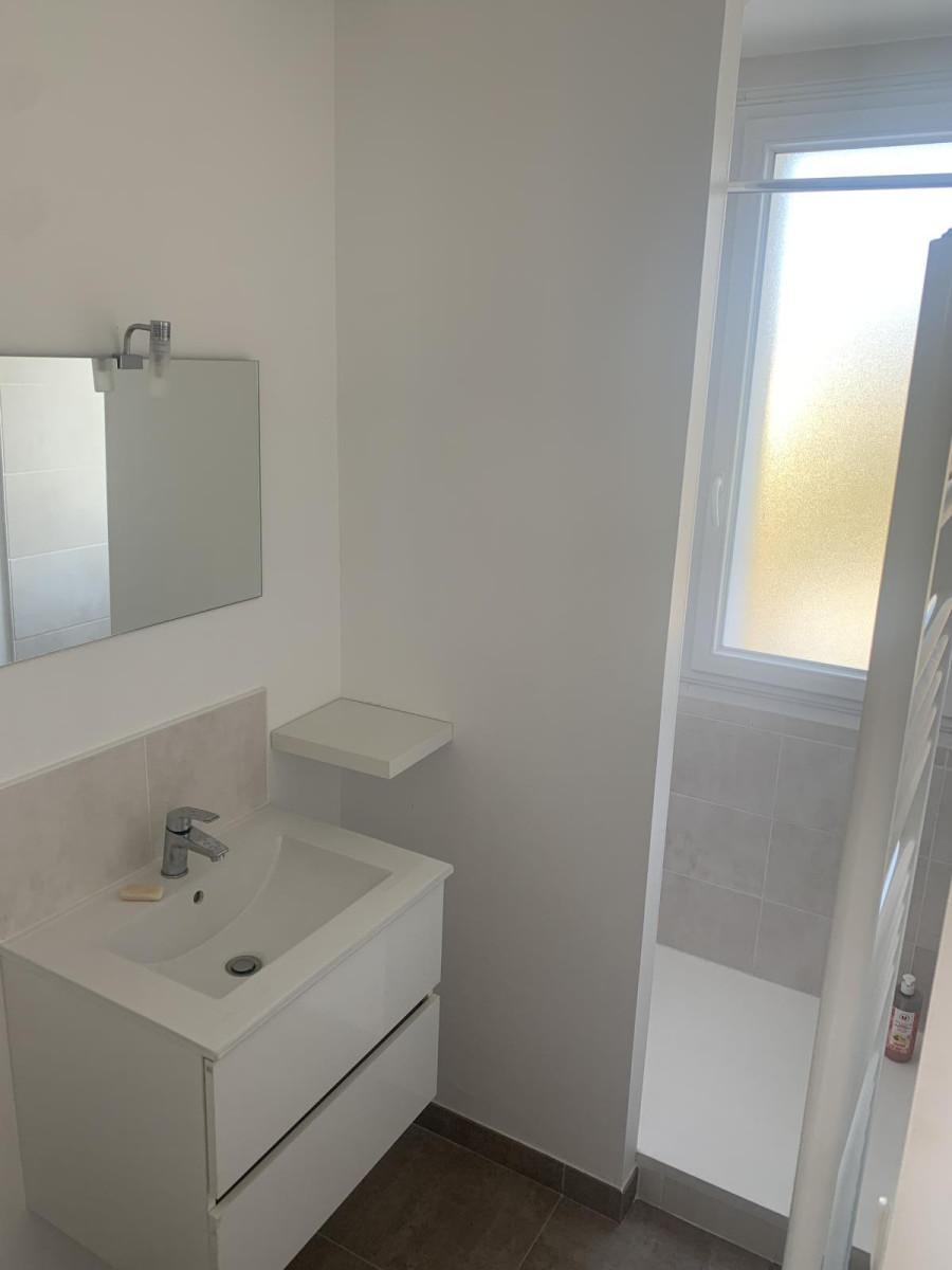 
                                                Location
                                                 1 chambre dans co location 2 personnes