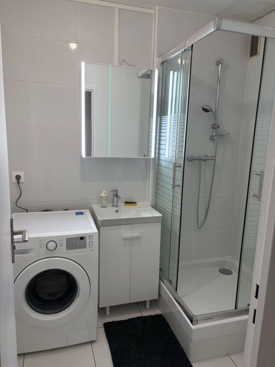 
                                                Colocation
                                                 1 chambre dans colocation 60m²