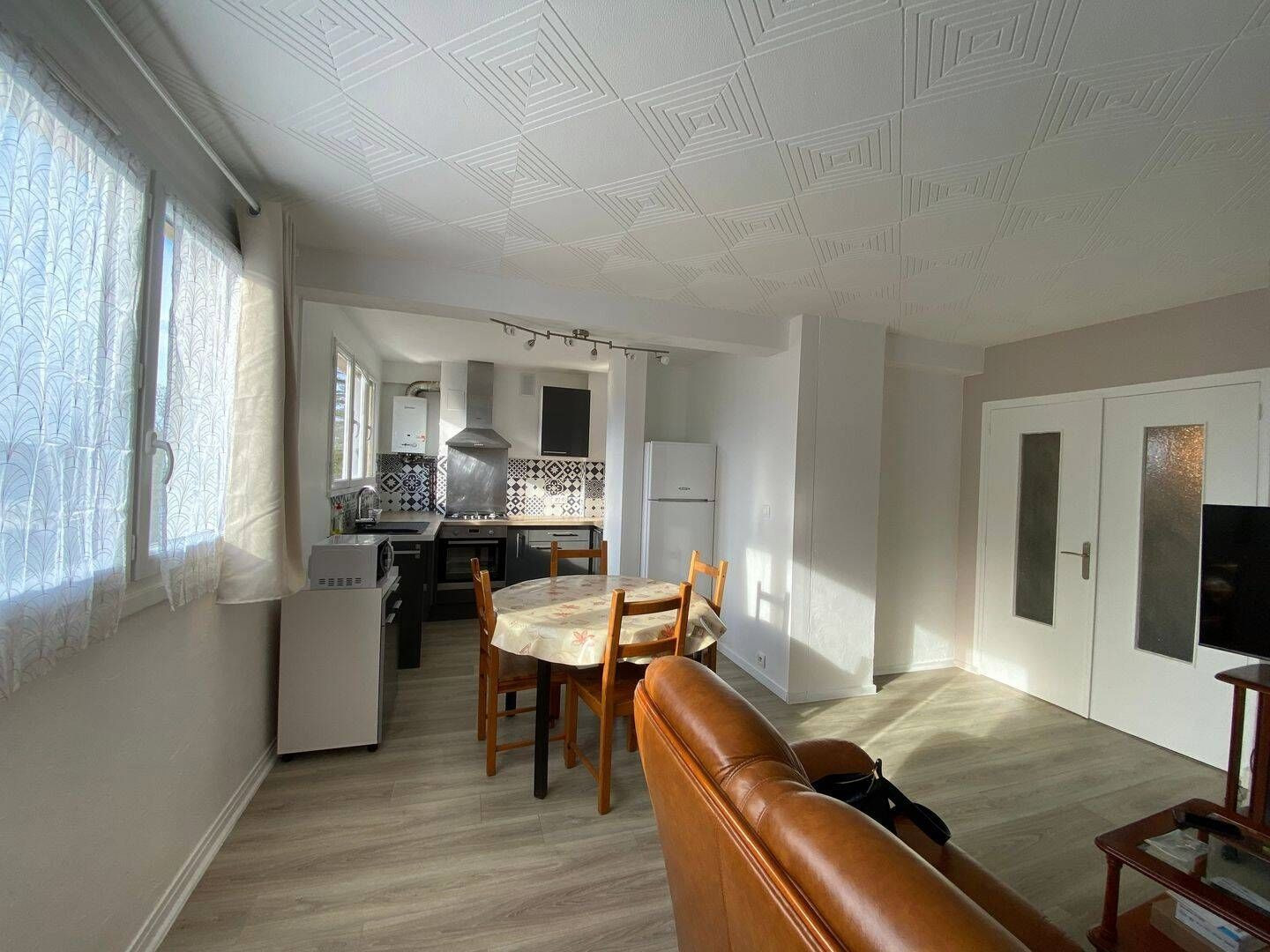 
                                                Colocation
                                                 1 chambre dans colocation quartier St Pavin