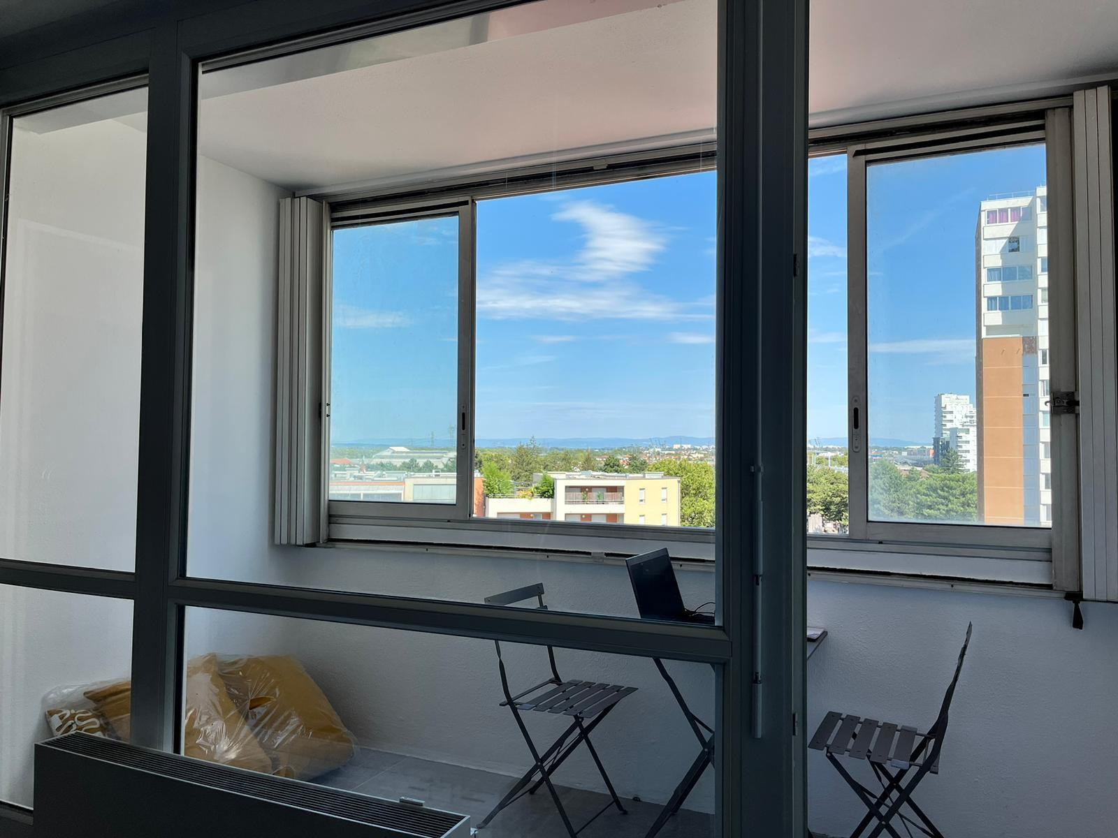 
                                                Colocation
                                                 1 chambre dans  une colocation  T3 71 m²