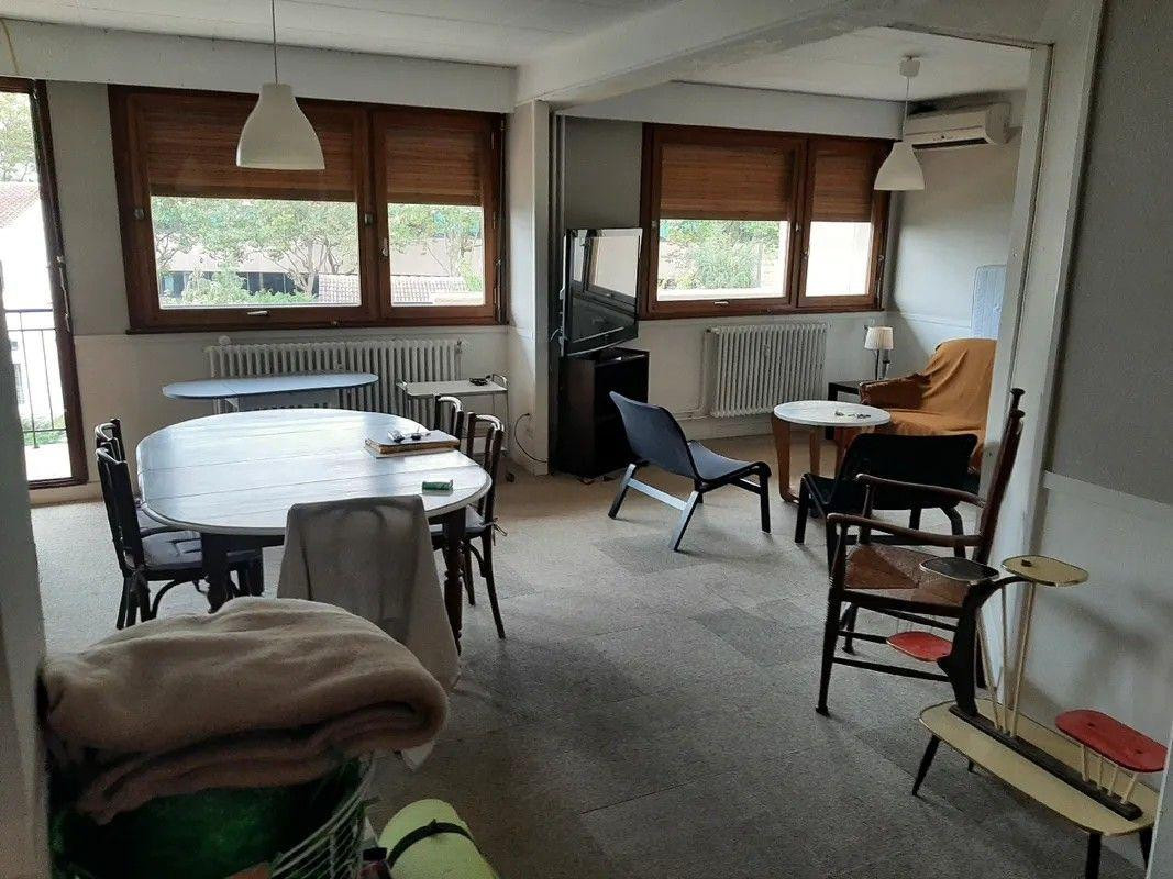 
                                                Colocation
                                                 1 chambre de libre dans colocation spacieuse