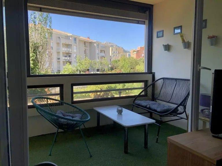 
                                                Colocation
                                                 1 chambre dispo dans coloc 68m² avec loggia 8m²