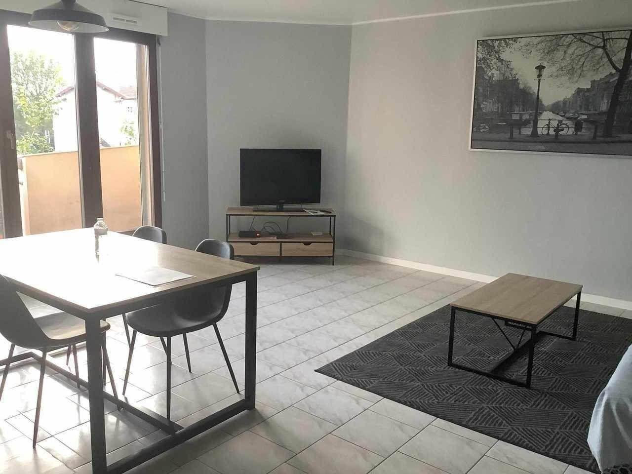 
                                                Colocation
                                                 1 Chambre dispo dans une coloc meublée de 3 pièces
