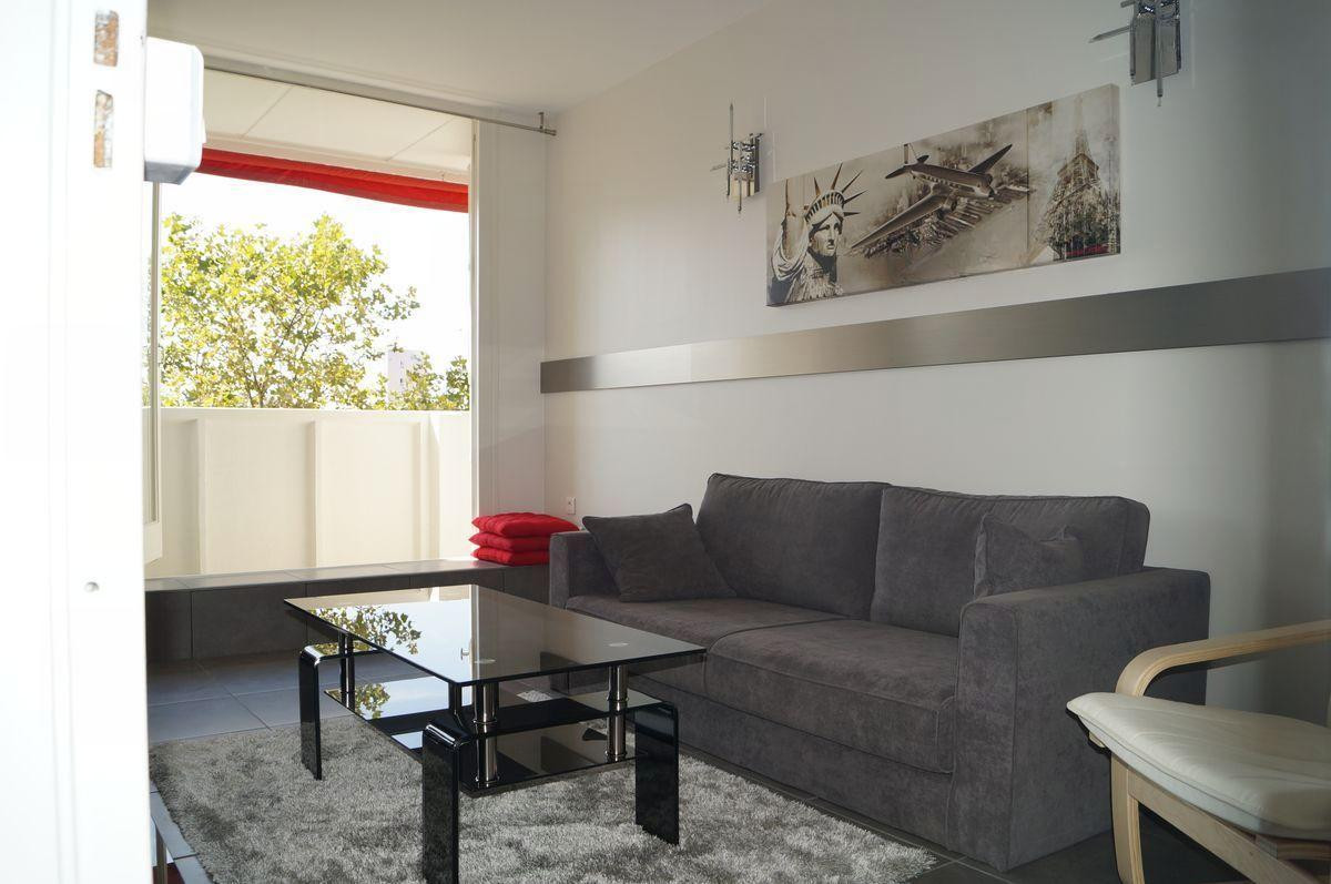 
                                                Colocation
                                                 1 Chambre disponible dans belle coloc 64m²