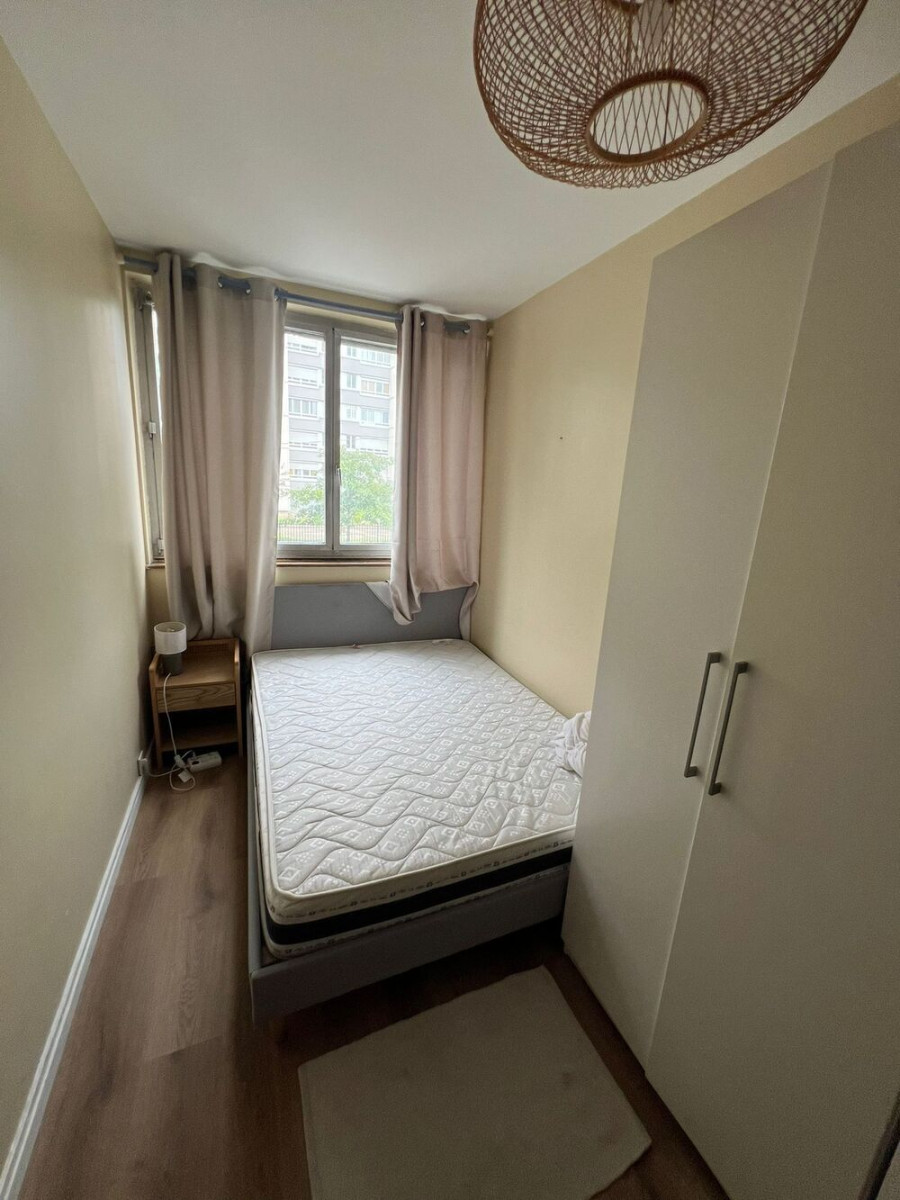 
                                                Colocation
                                                 1 chambre disponible en colocation