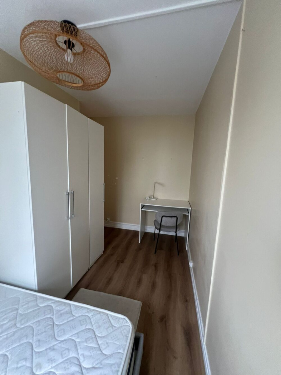 
                                                Colocation
                                                 1 chambre disponible en colocation