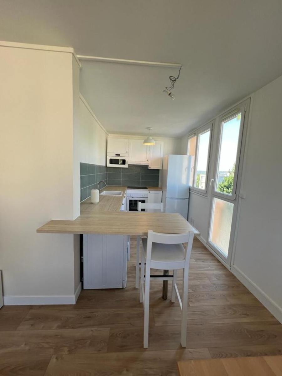 
                                                Colocation
                                                 1 chambre disponible en colocation