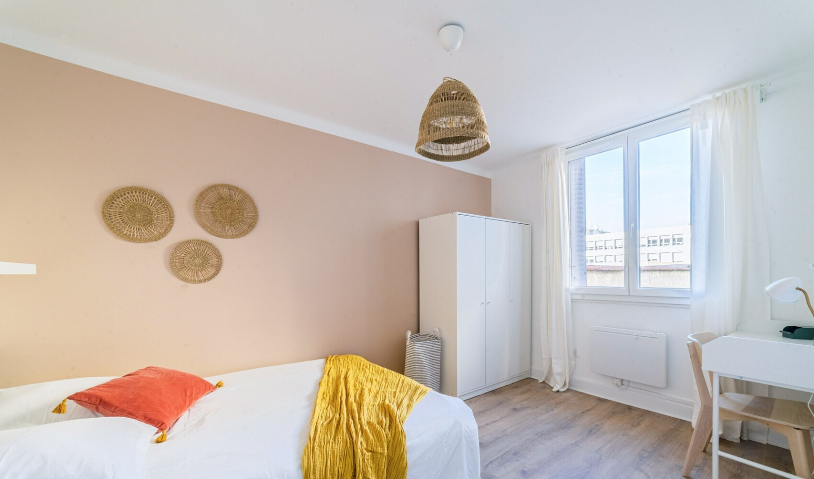 
                                                Colocation
                                                 1 chambre disponible en colocation