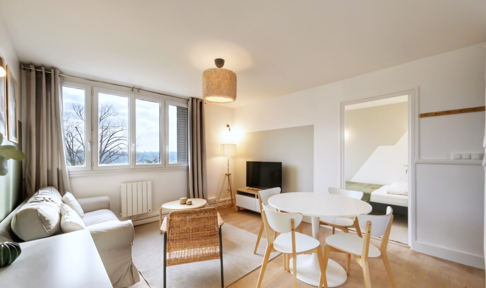 
                                                Colocation
                                                 1 chambre disponible en colocation