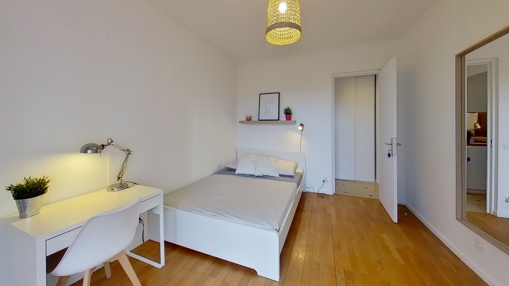 
                                                Colocation
                                                 1 chambre disponible en colocation