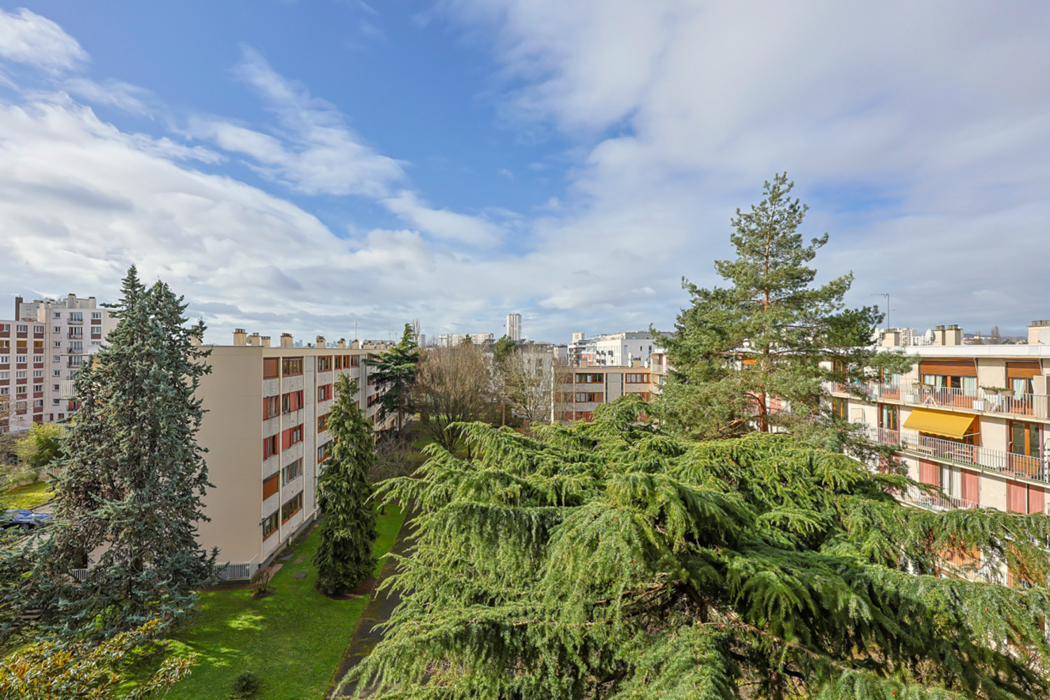 
                                                Colocation
                                                 1 chambre disponible en colocation