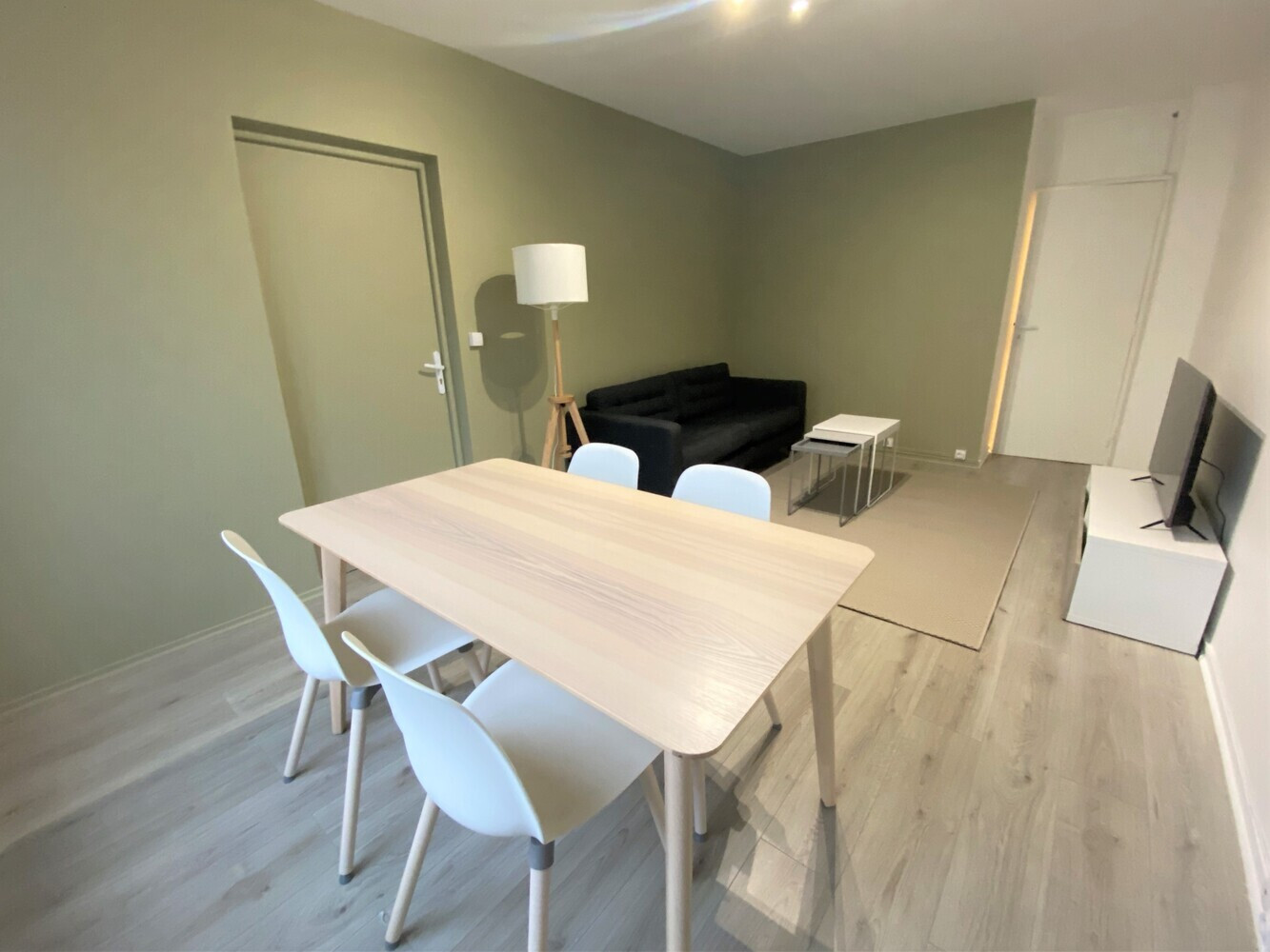 
                                                Colocation
                                                 1 chambre disponible en colocation