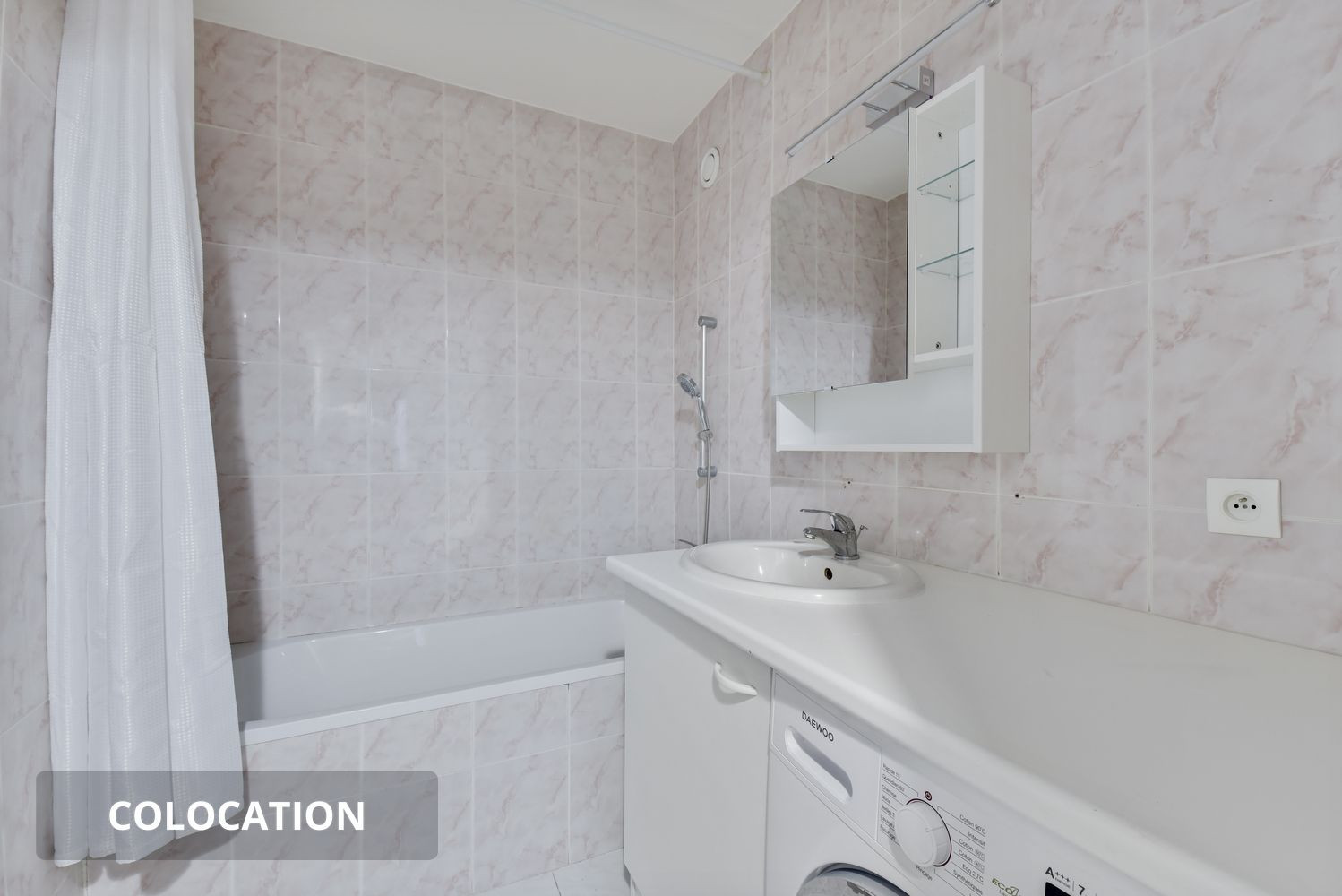
                                                Colocation
                                                 1 chambre disponible en colocation