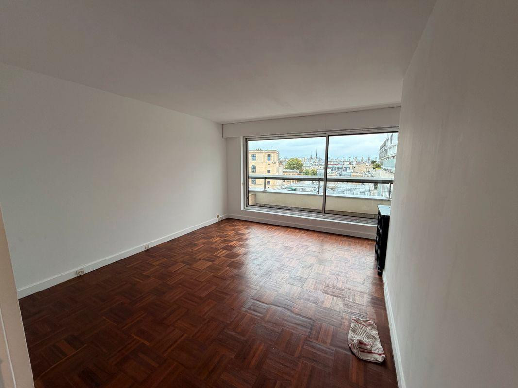 
                                                Location
                                                 1 Pièce · 33 m² · Paris 75010