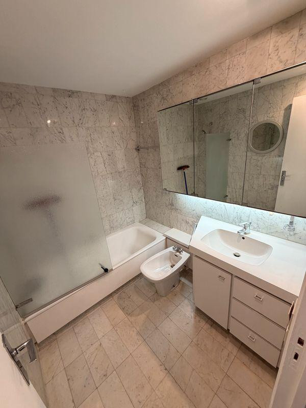 
                                                Location
                                                 1 Pièce · 33 m² · Paris 75010