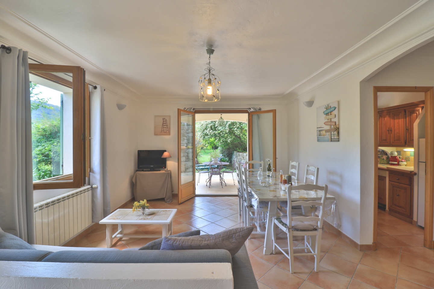 
                                                Location de vacances
                                                 10MN CANNES F2 RESIDENCE PISCINES DES 249€/SEM