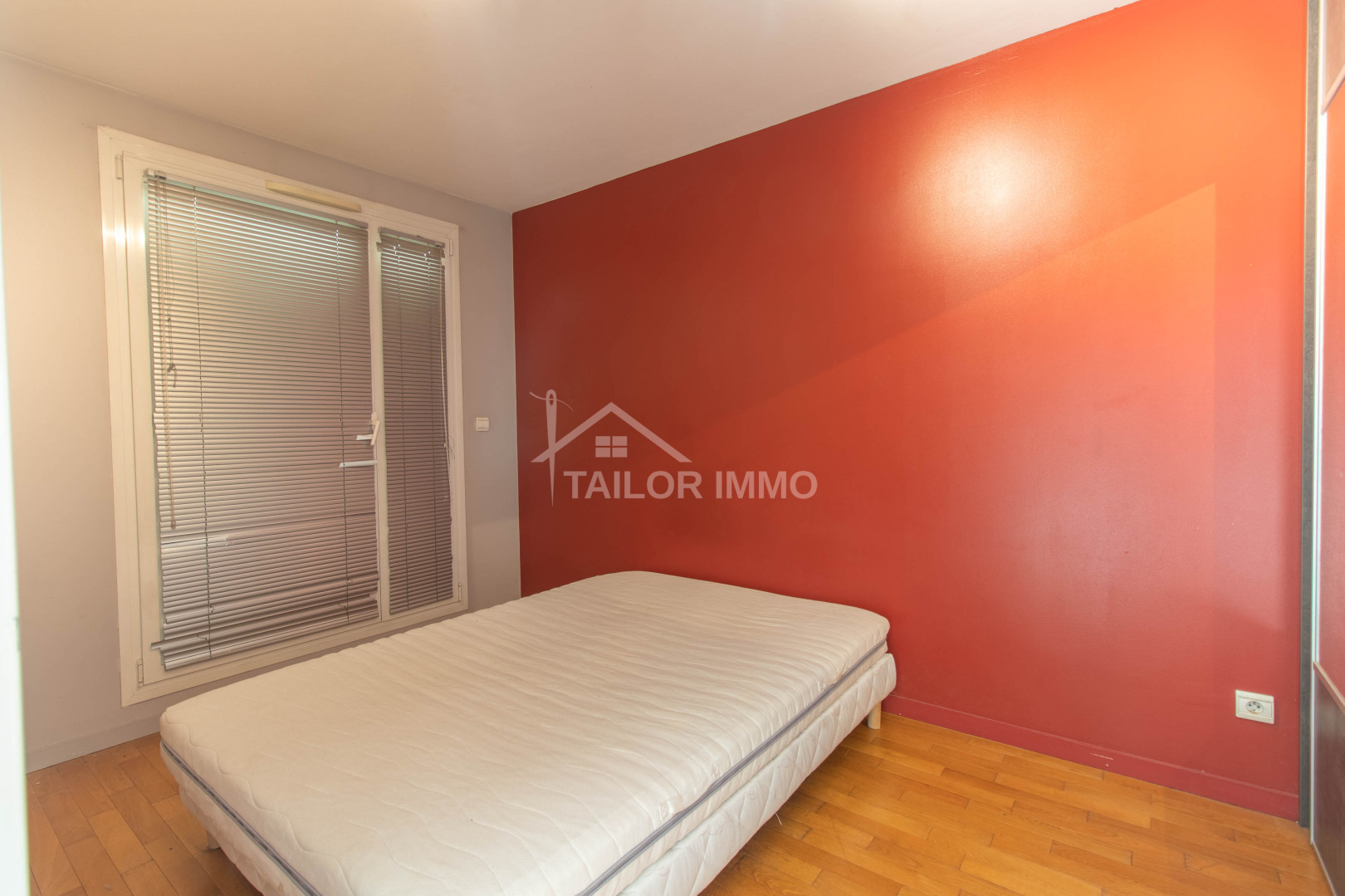 
                                                Location
                                                 124 rue Chaponnay