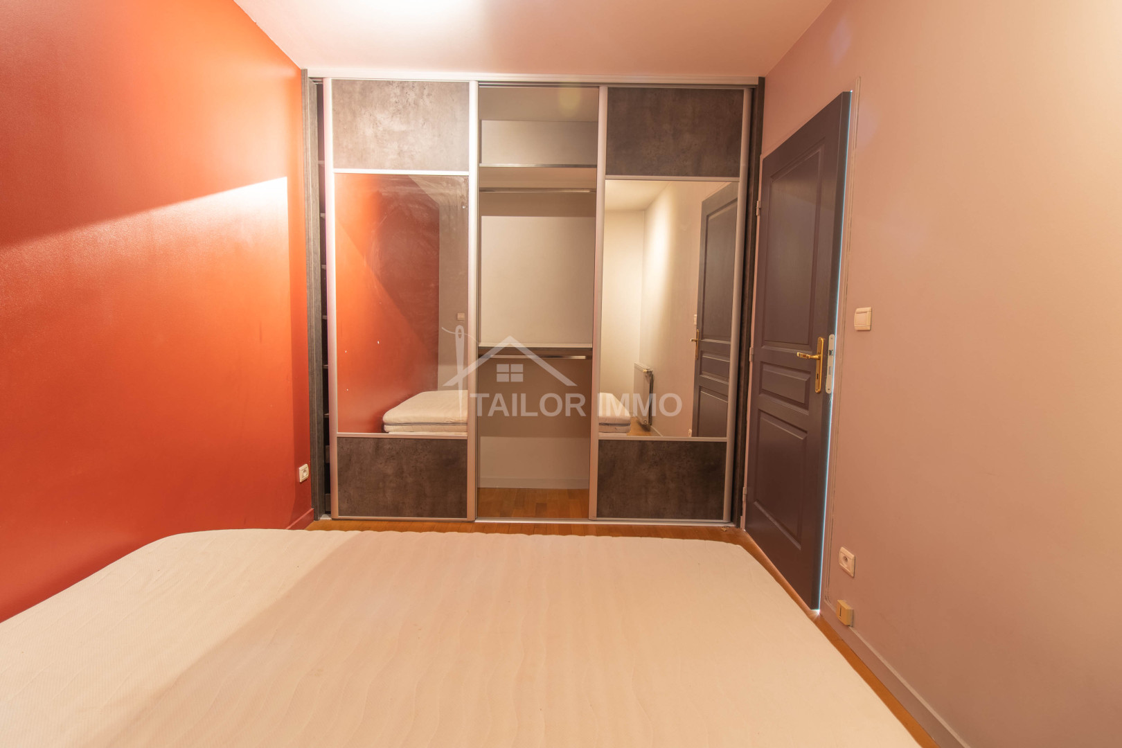 
                                                Location
                                                 124 rue Chaponnay