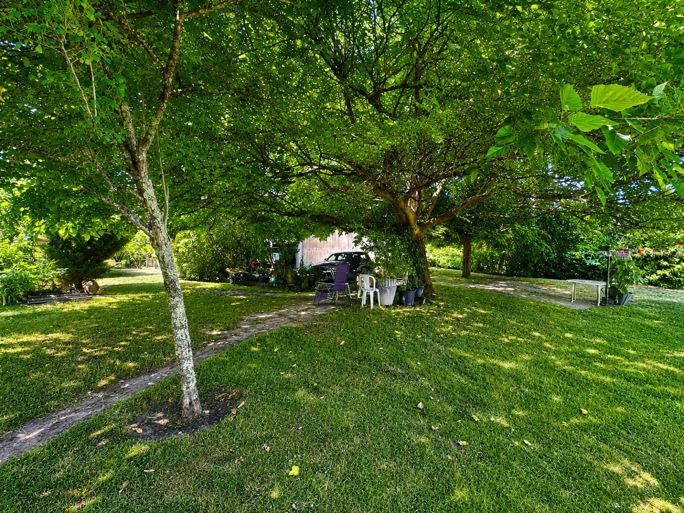 
                                                Vente
                                                 170m2 en pierre avec belle parcelle