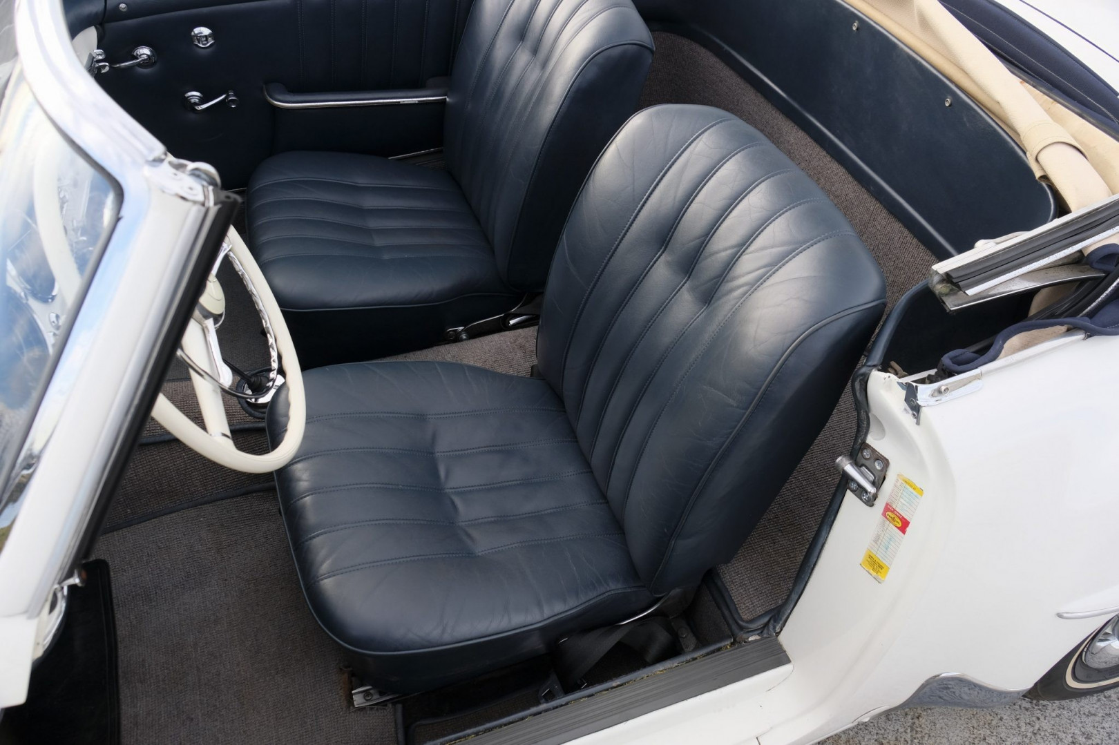 
                                                Voiture
                                                 1956 Mercedes 190SL