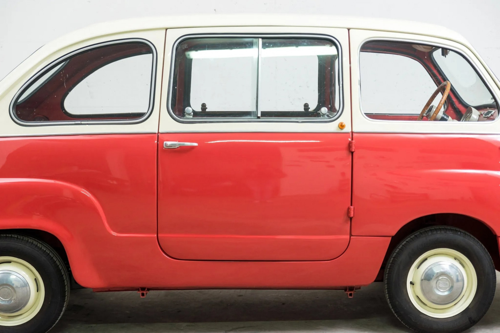 
                                                Voiture
                                                 1961 Fiat Multipla 600 D