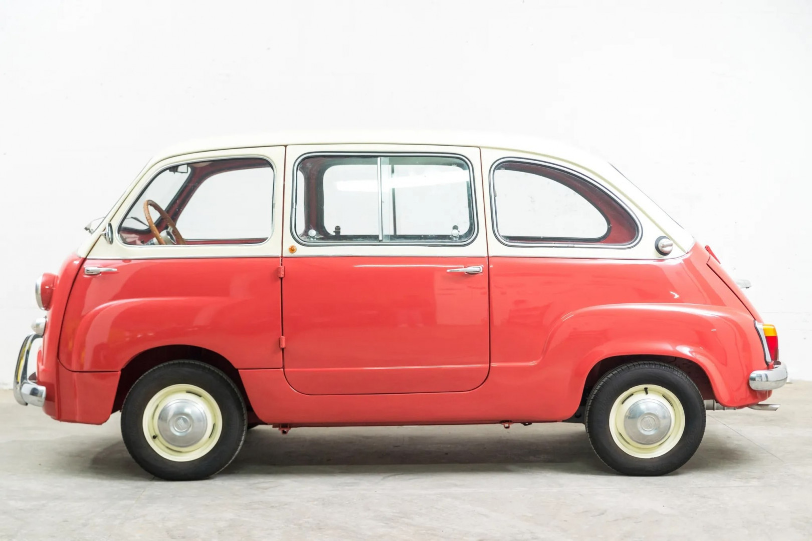 
                                                Voiture
                                                 1961 Fiat Multipla 600 D